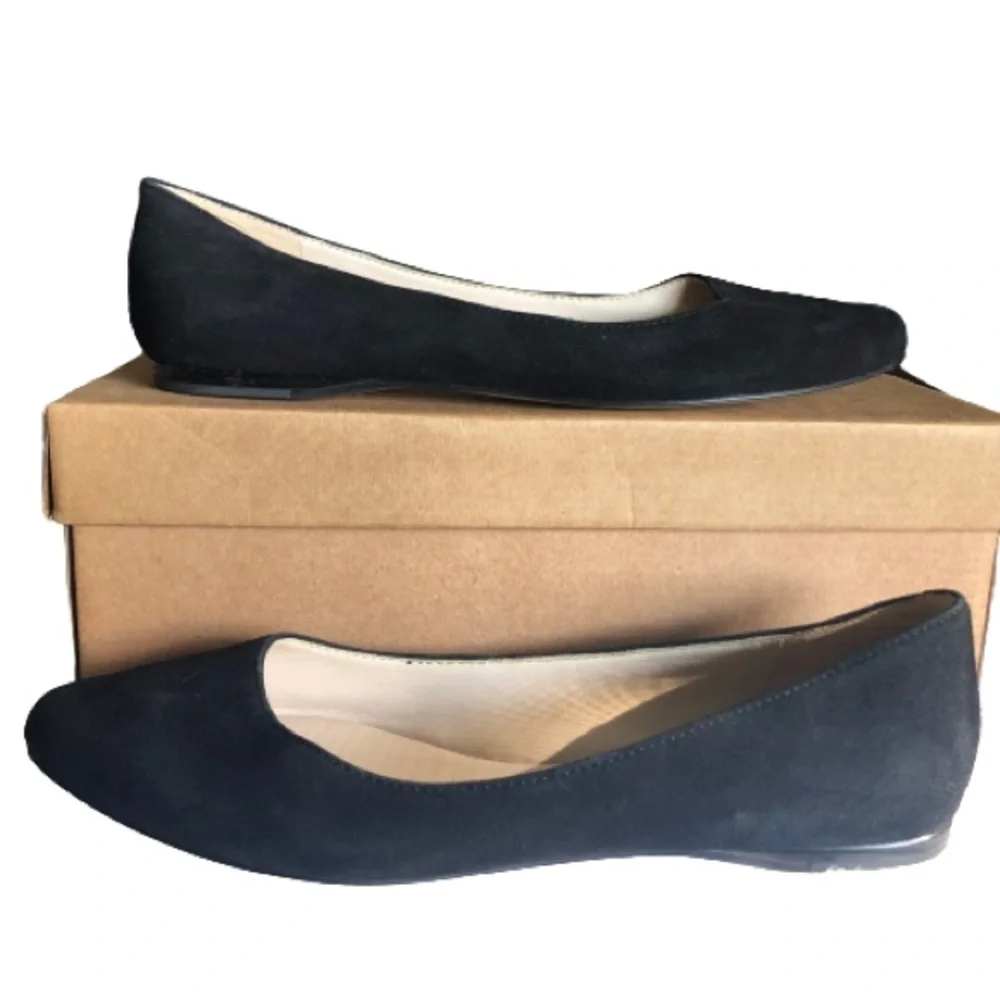 Nine West Speakup Almond Toe Flats Black Suede Size 7.5 EUC - Picture 2 of 9